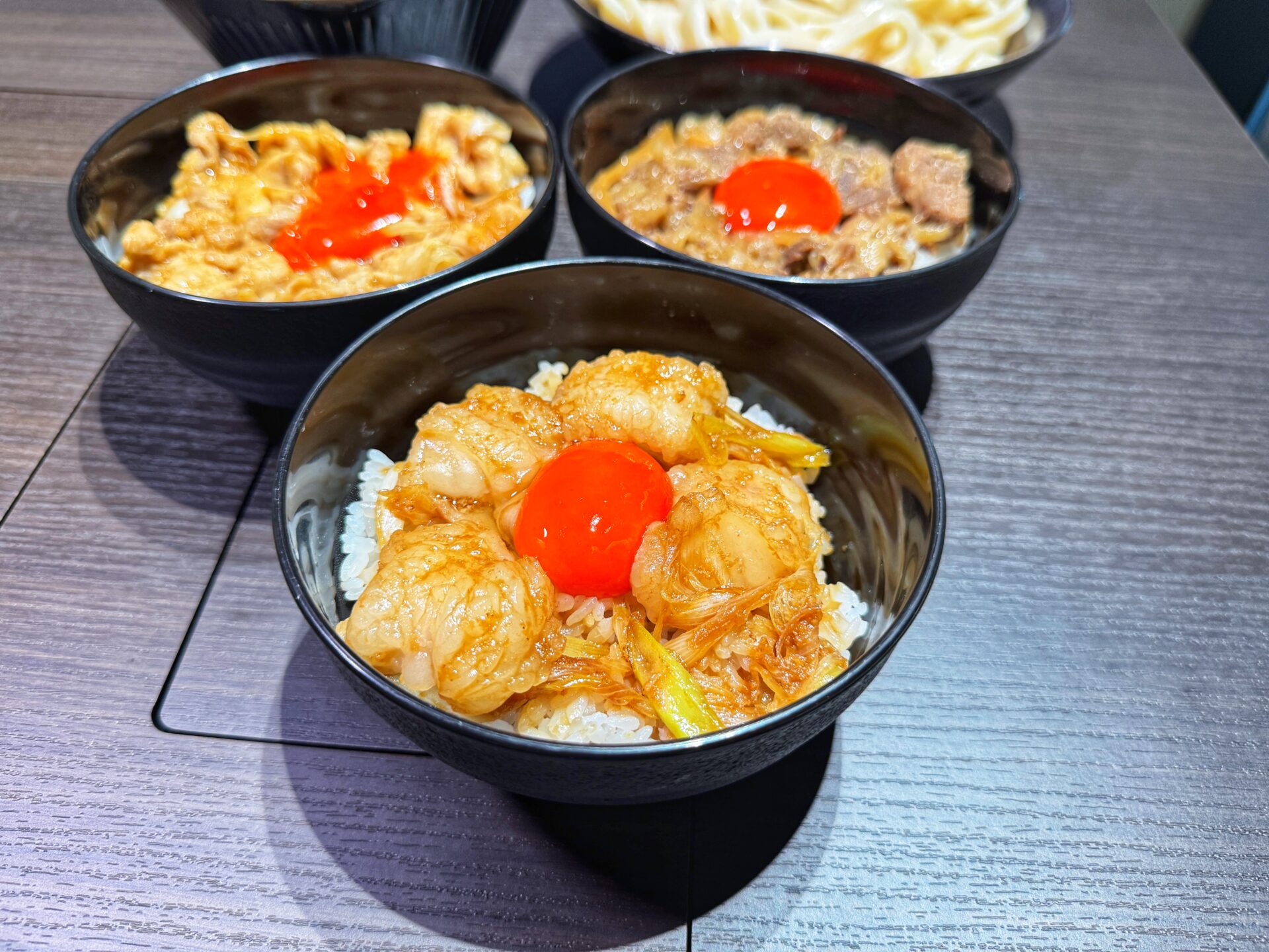 新座市「ホルモンうどん焼肉酒場 志木本陣」黒毛和牛の旨辛ホルモン汁うどんと爆安セット