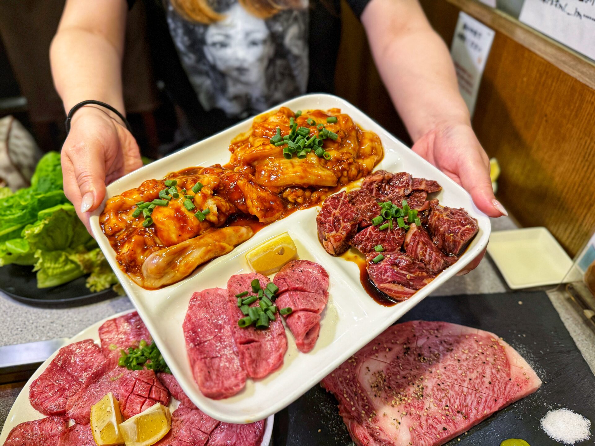 川口市「炭火焼肉ホルモン まる味」厚切りの極上牛タンと極厚ロースに絶品ホルモン焼肉