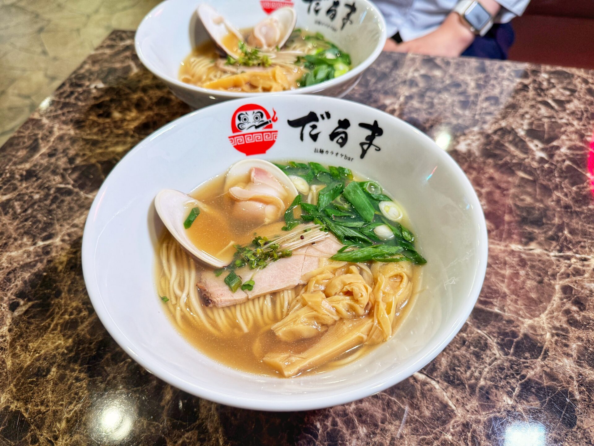 さいたま市大宮区「拉麺カラオケBARだるま」朝6まで営業とラーメン屋の常識を壊す新スポット