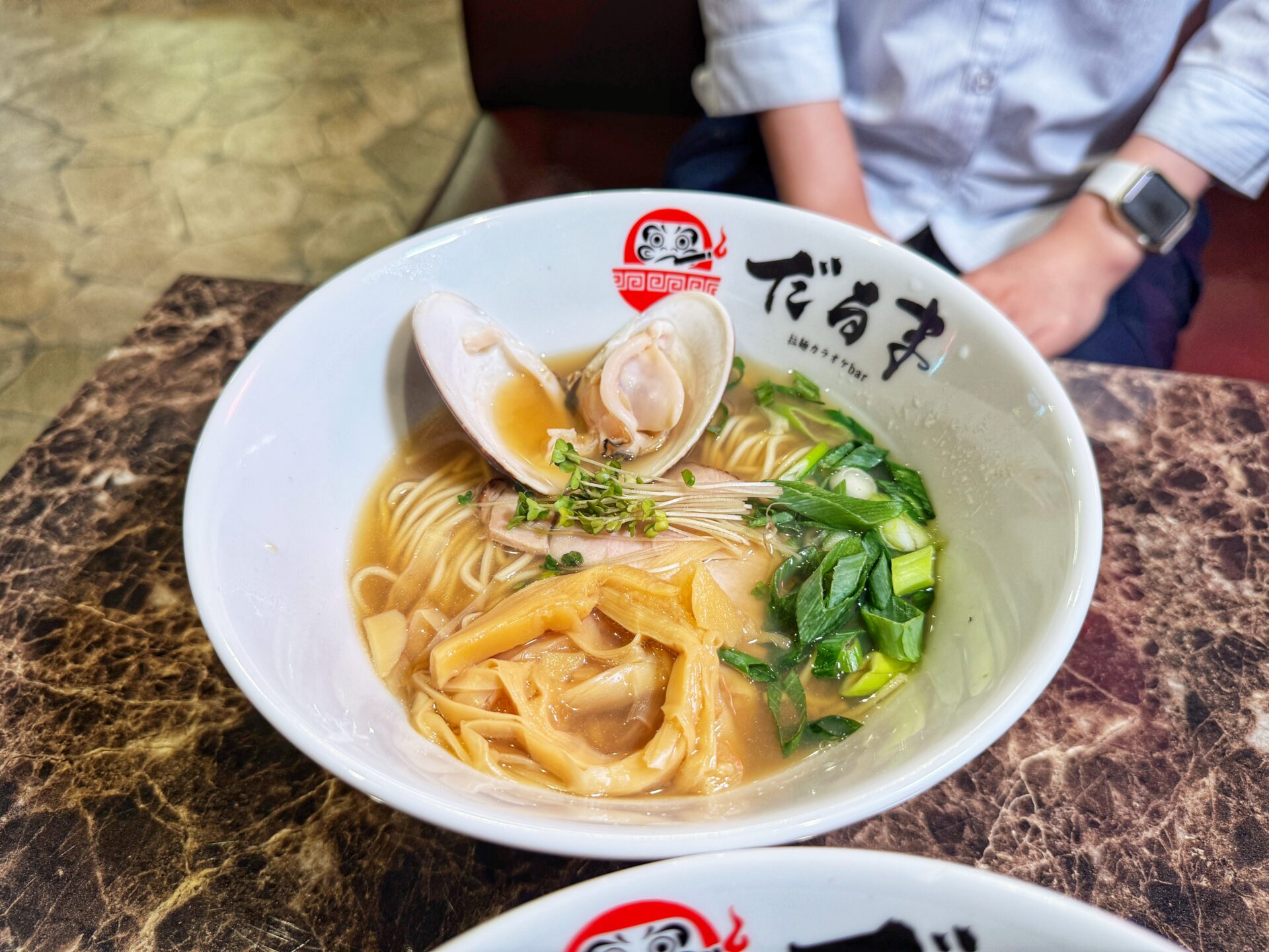 さいたま市大宮区「拉麺カラオケBARだるま」朝6まで営業とラーメン屋の常識を壊す新スポット