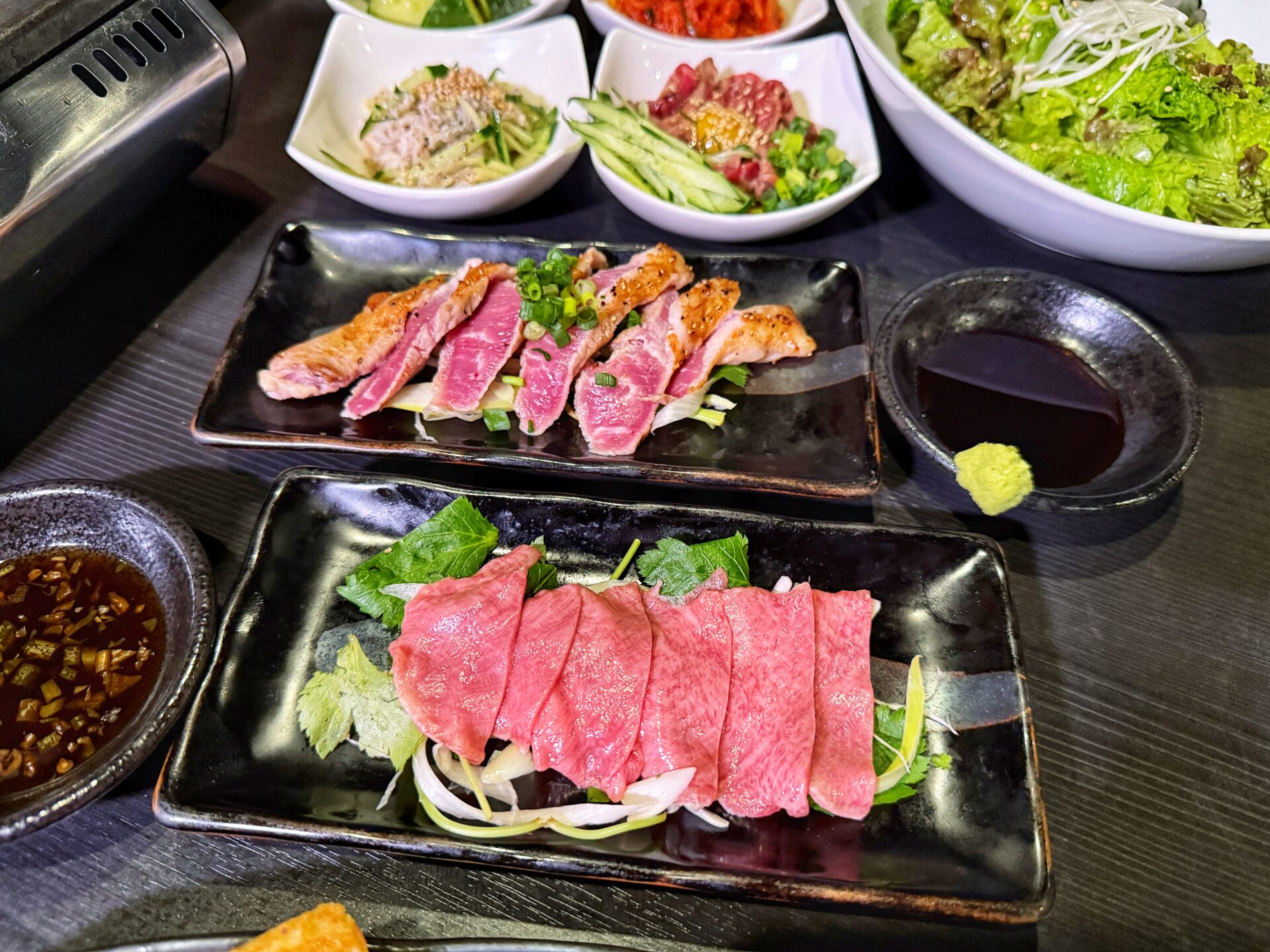 越谷市「新宿食肉センター極 千間台店 和」新鮮な刺しに絶品焼肉のお店で上カルビ1皿500円
