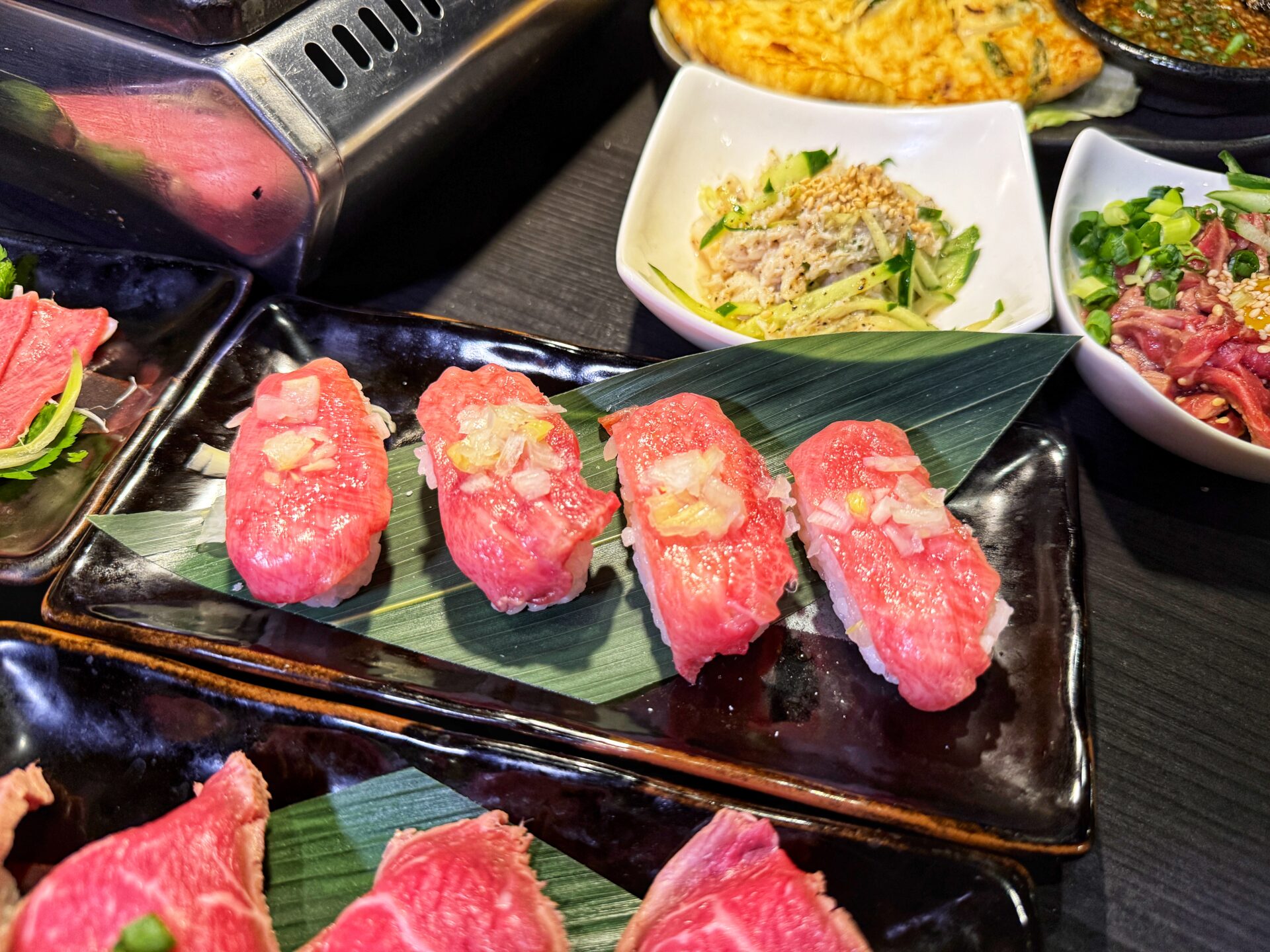 越谷市「新宿食肉センター極 千間台店 和」新鮮な刺しに絶品焼肉のお店で上カルビ1皿500円
