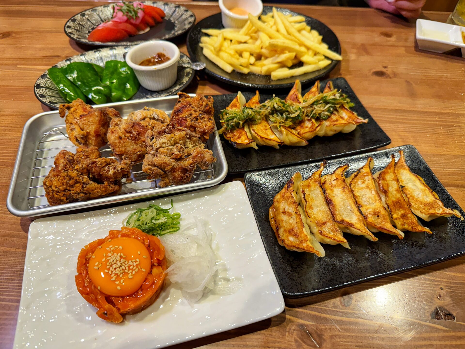 さいたま市「餃子酒場 肉汁とっつぁん大宮店」コスパ崩壊…変幻自在な餃子食べ放題の新店