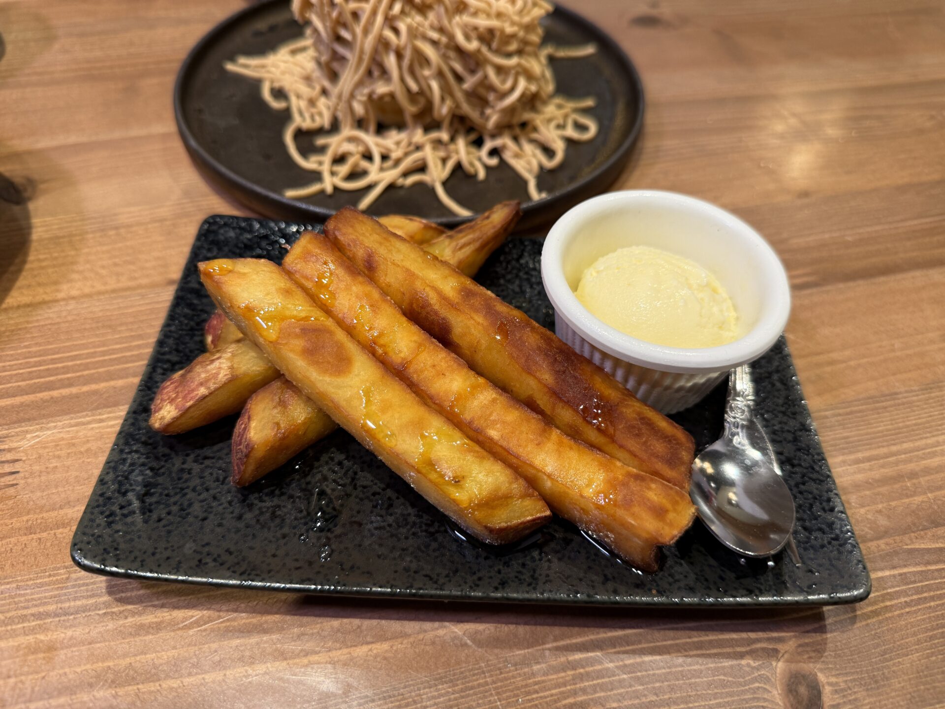 さいたま市「餃子酒場 肉汁とっつぁん大宮店」コスパ崩壊…変幻自在な餃子食べ放題の新店