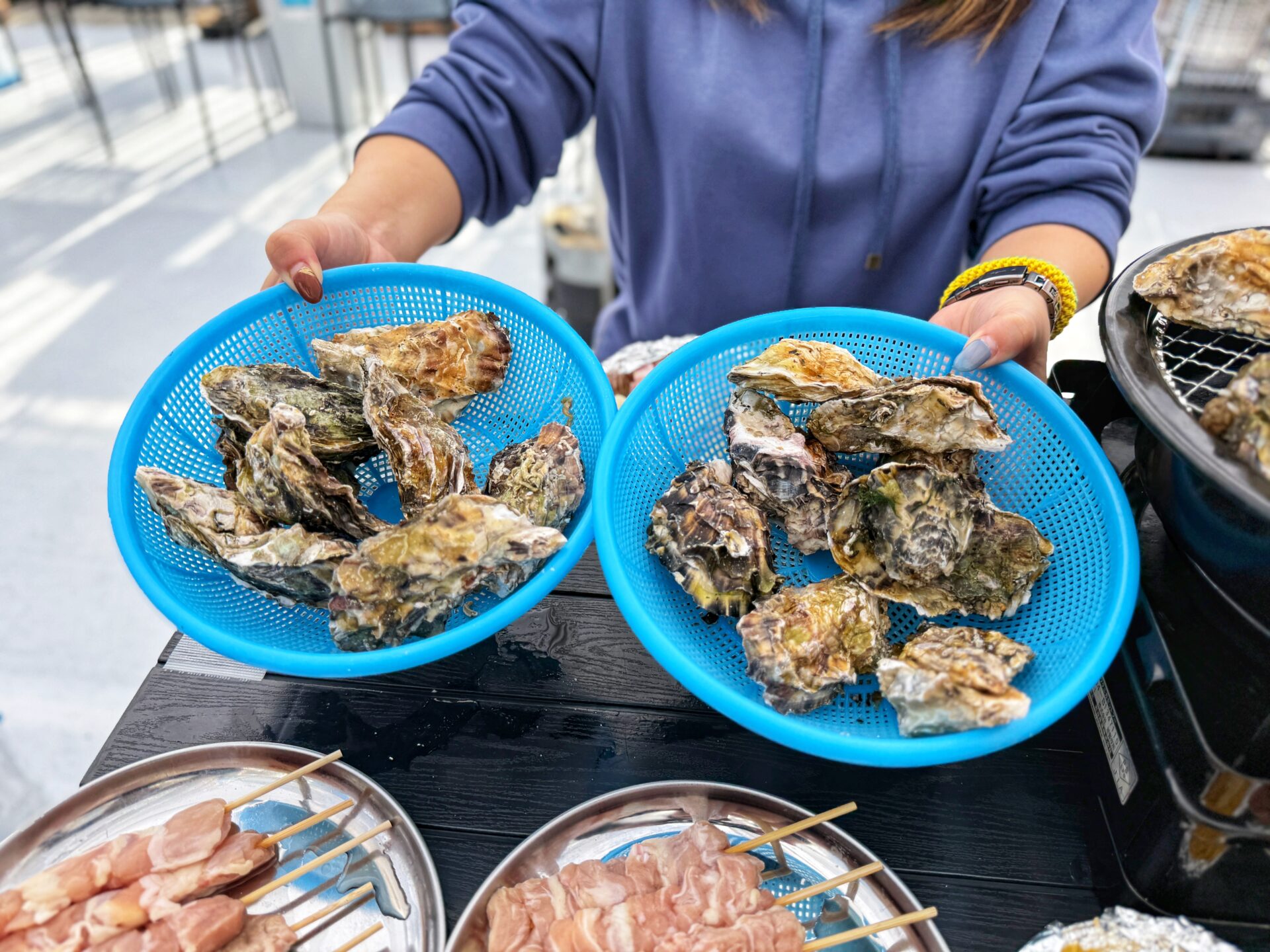 熊谷市「牡蠣小屋かき太鼓 熊谷駅ビル店」青空の下で食べる牡蠣の食べ放題は3月29日まで