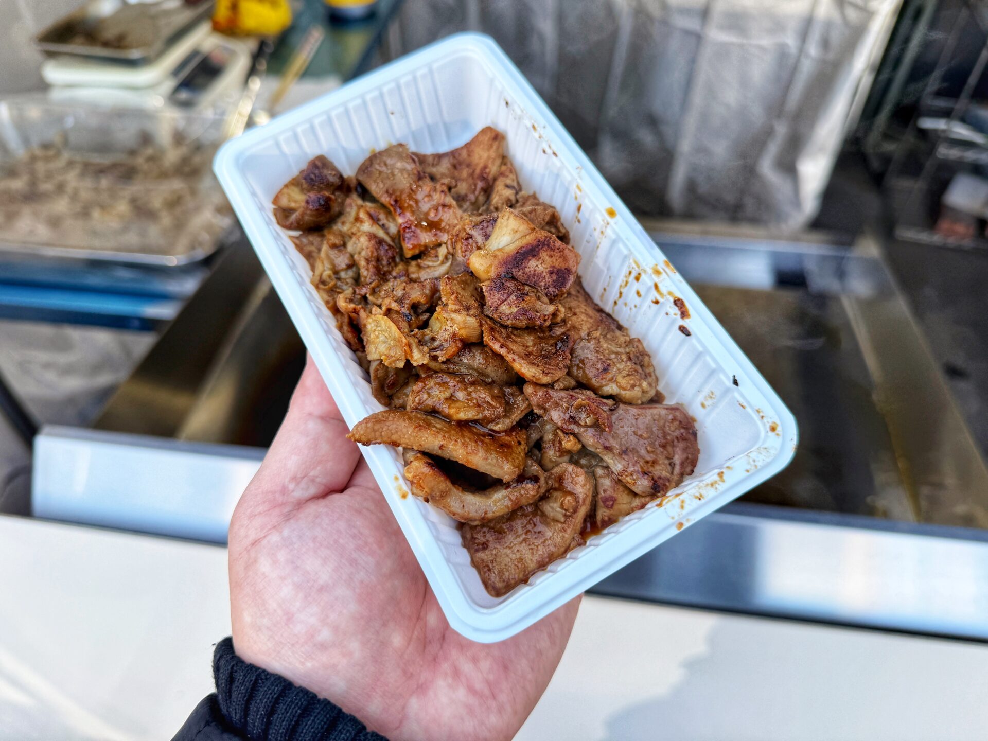 桶川市「くれないの豚」埼玉の屋台スタイルで大人気なテイクアウト焼鳥専門店