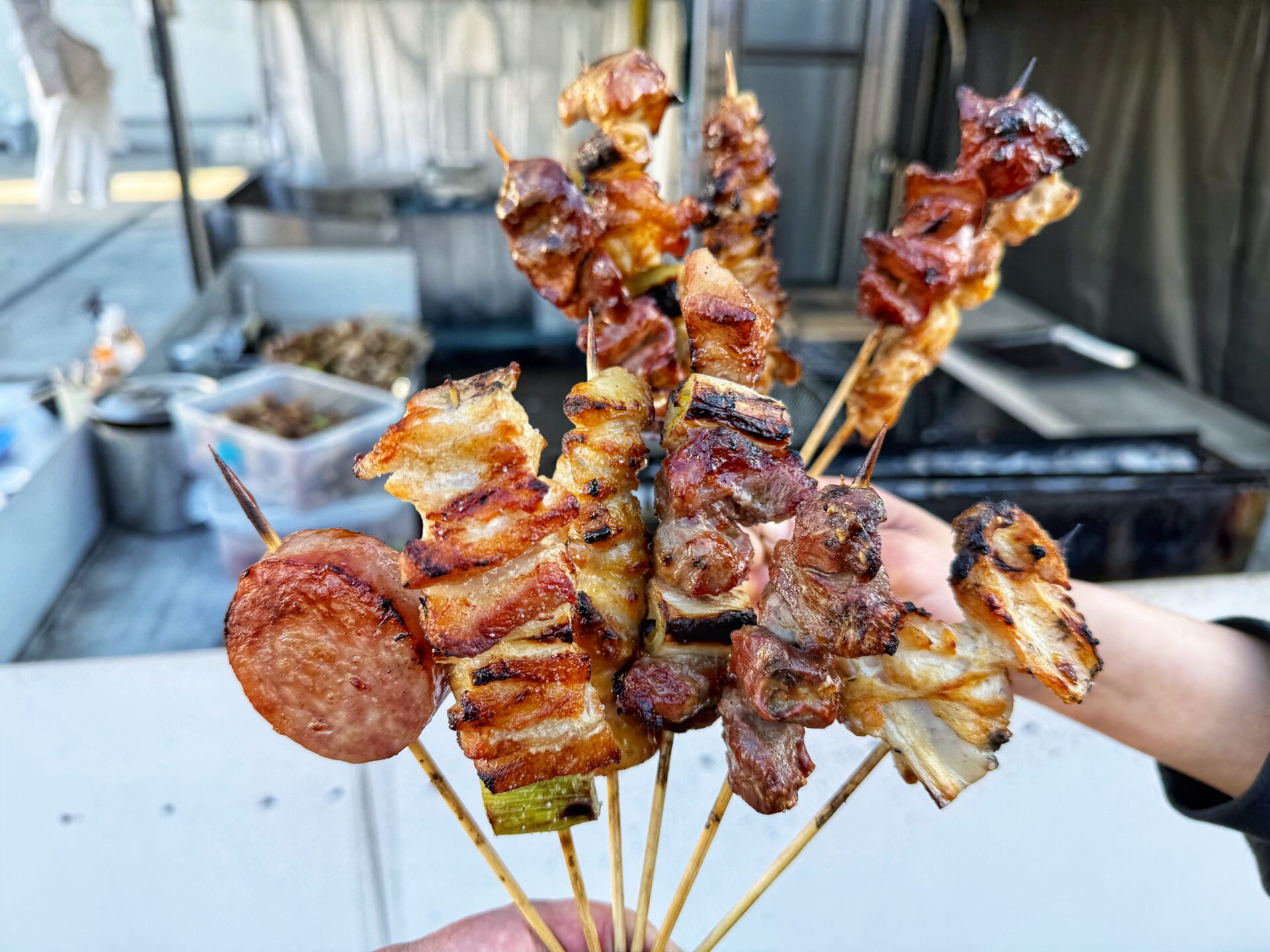 桶川市「くれないの豚」埼玉の屋台スタイルで大人気なテイクアウト焼鳥専門店